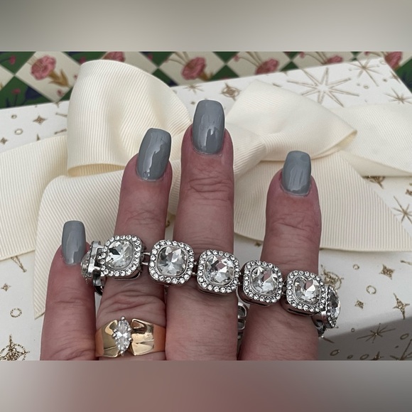 SQ✨Elegant Silver Crystal Bracelet✨NEW - Picture 2 of 6